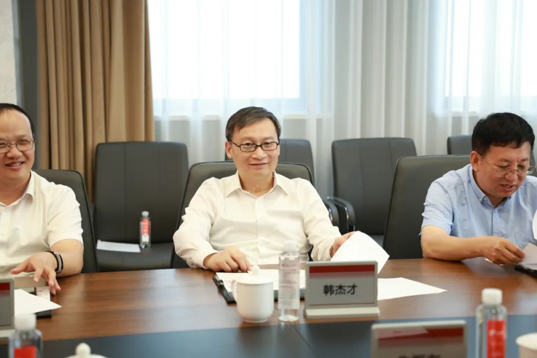 中国科学院院士、哈尔滨工业大学校长韩杰才一行莅临九游会J9考察指导